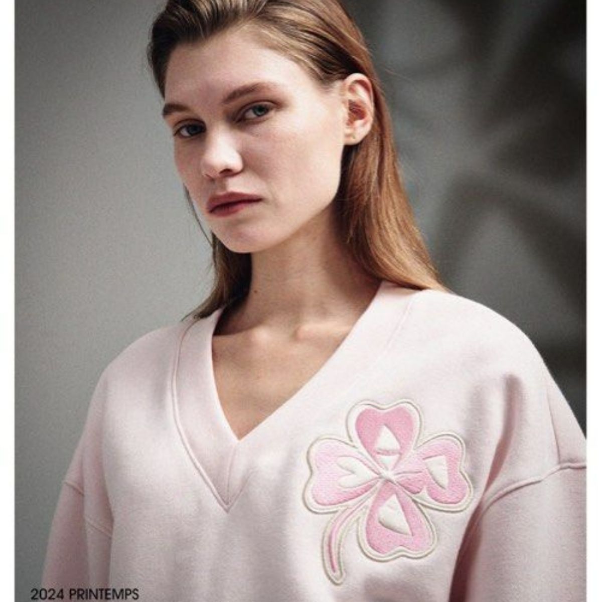 Mardi Mercredi Cropped Sweatshirt V-Neck Clovermardi Satin Pink