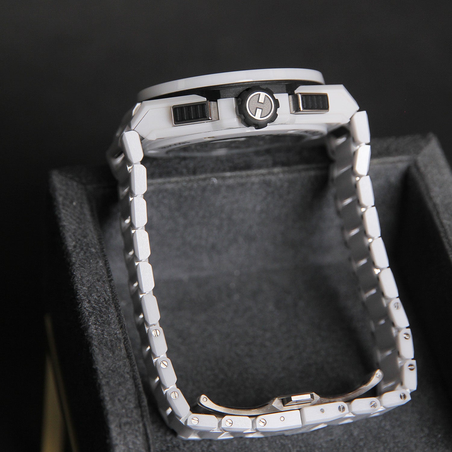 Hublot 42 Big Bang Integrated White Ceramic 451.HX.1123.HX