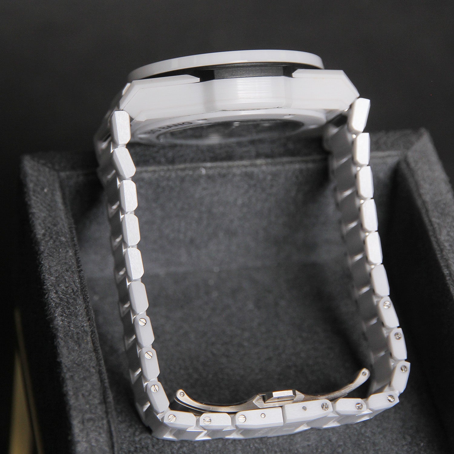 Hublot 42 Big Bang Integrated White Ceramic 451.HX.1123.HX