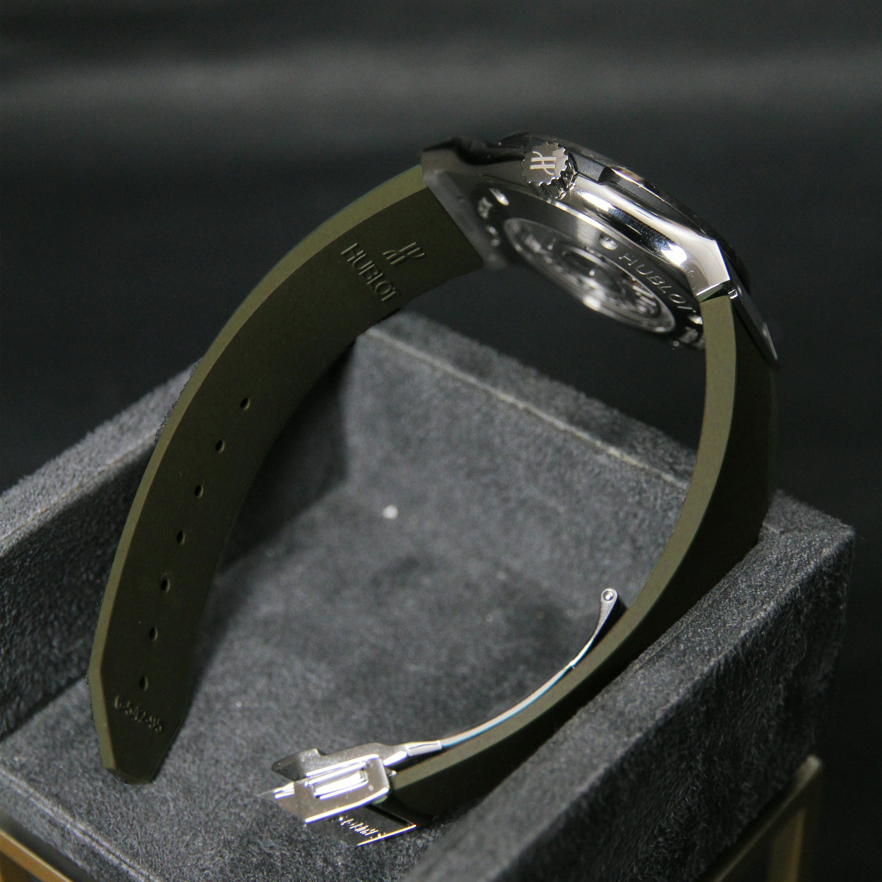 Hublot 42 Classic Fusion Titanium Green 542.NX.8970.RX