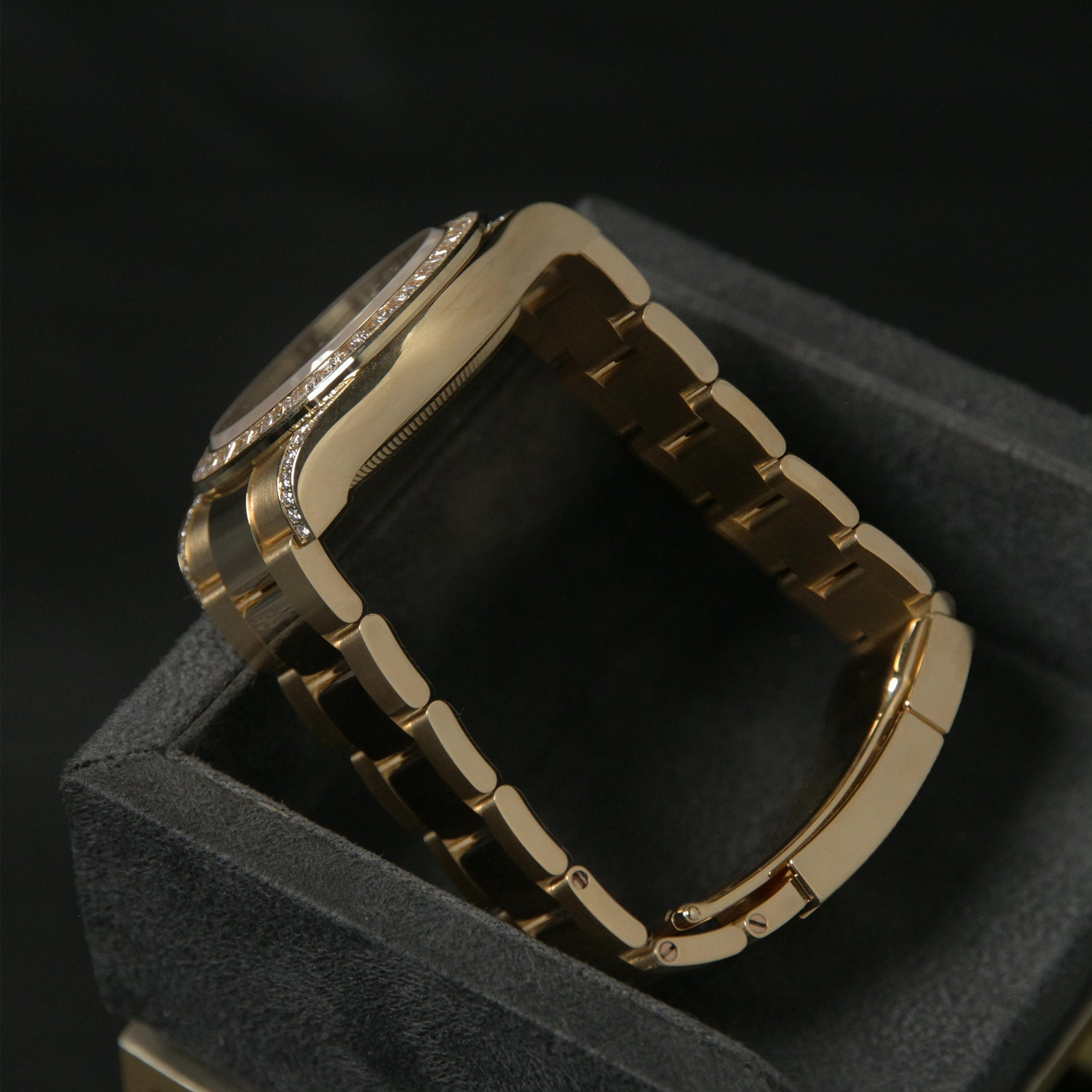 Daytona YG Golden Dial Diamond Bezel 126598TBR