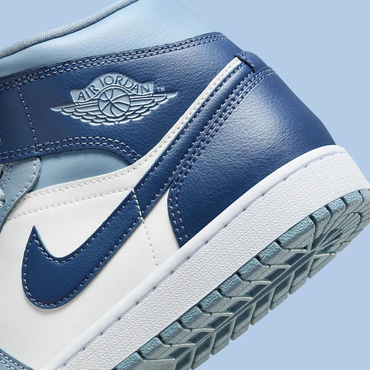 Air Jordan 1 Mid Diffused Blue Women