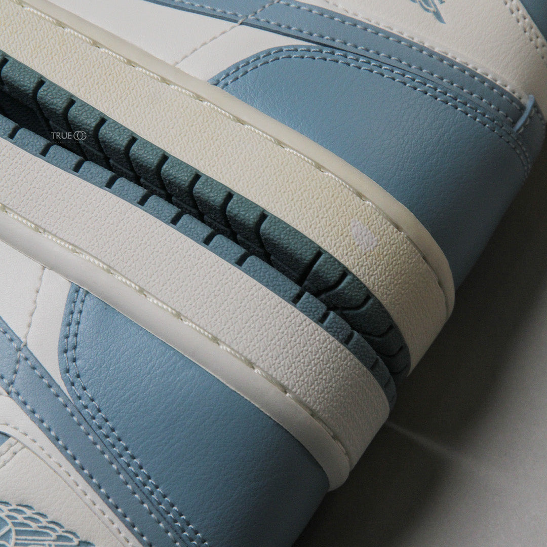 Air Jordan 1 Mid UNC 2022 (W)