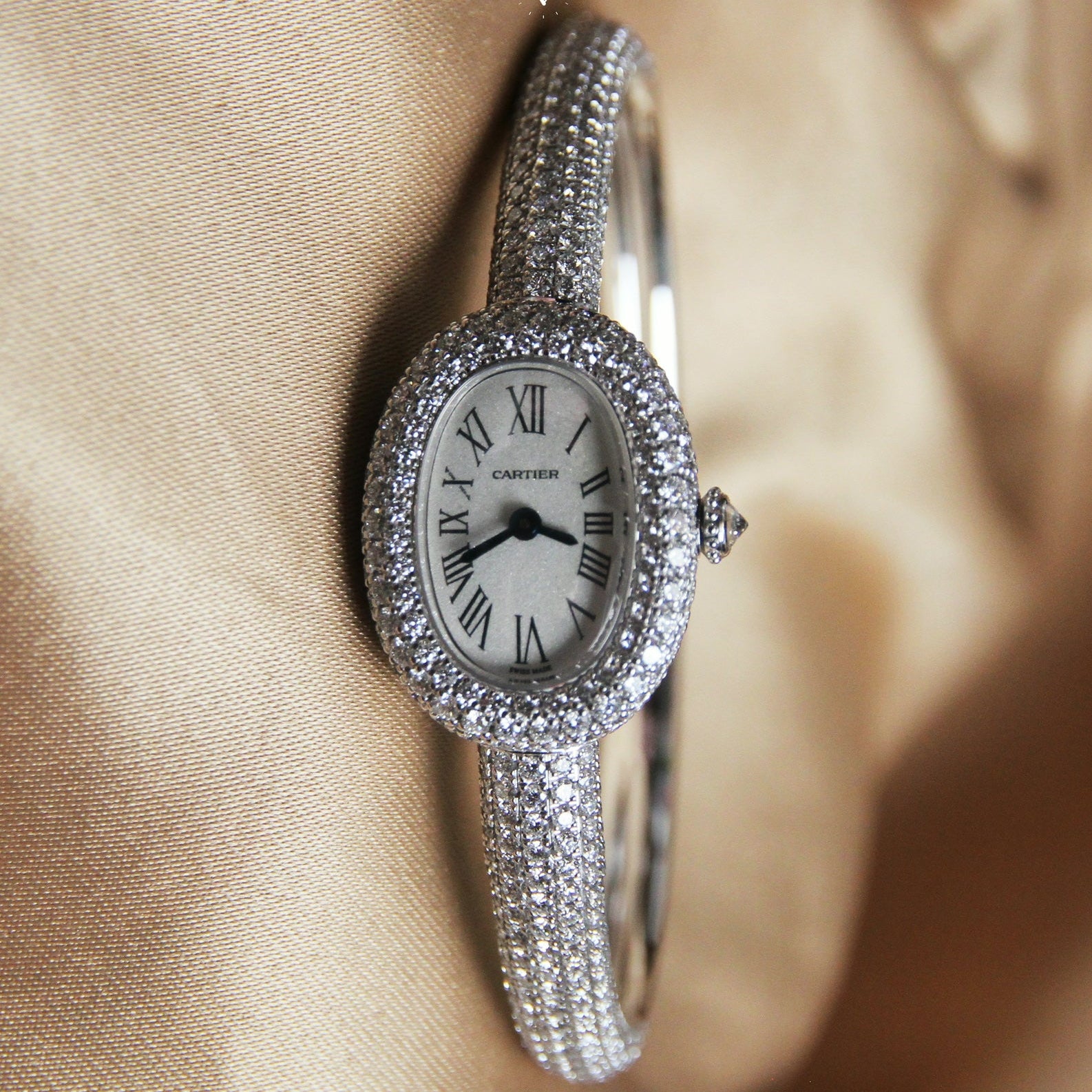 Cartier 16 Baignoire WG Mini Full Diamond White Dial HPI01773