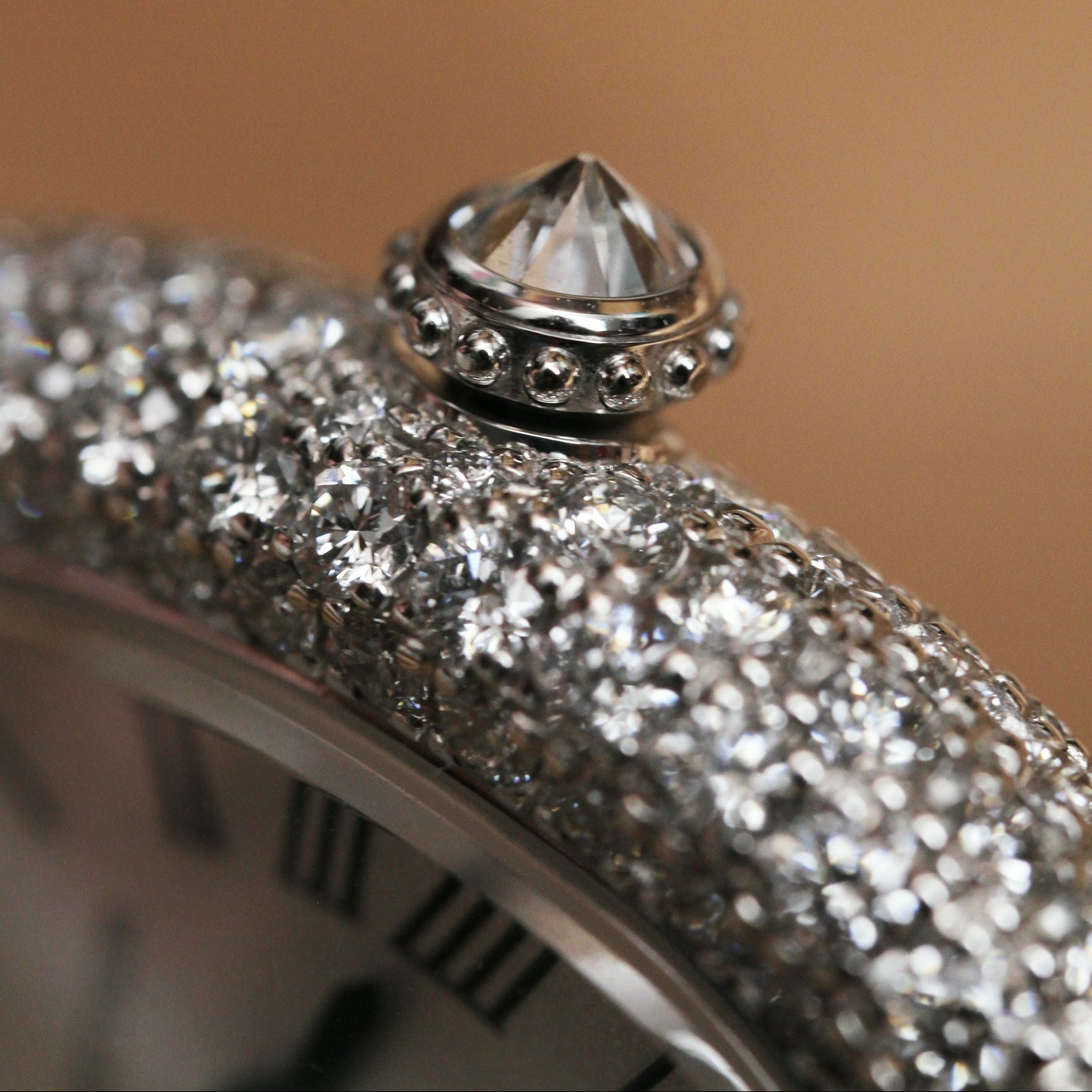 Cartier 16 Baignoire WG Mini Full Diamond White Dial HPI01773