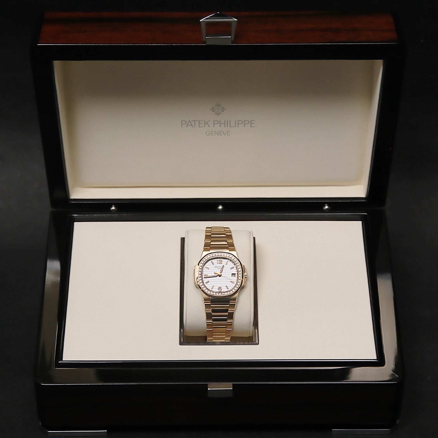 Nautilus 32 RG Quartz Silver Dial Diamond Bezel 7010/1R-011