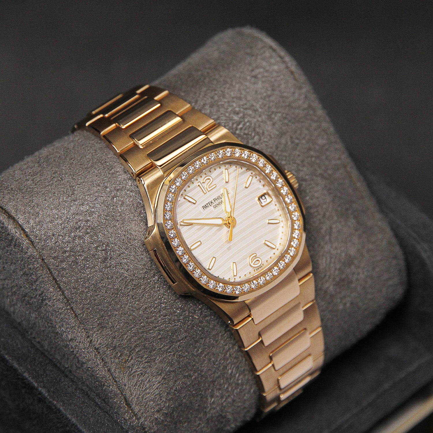 Nautilus 32 RG Quartz Silver Dial Diamond Bezel 7010/1R-011