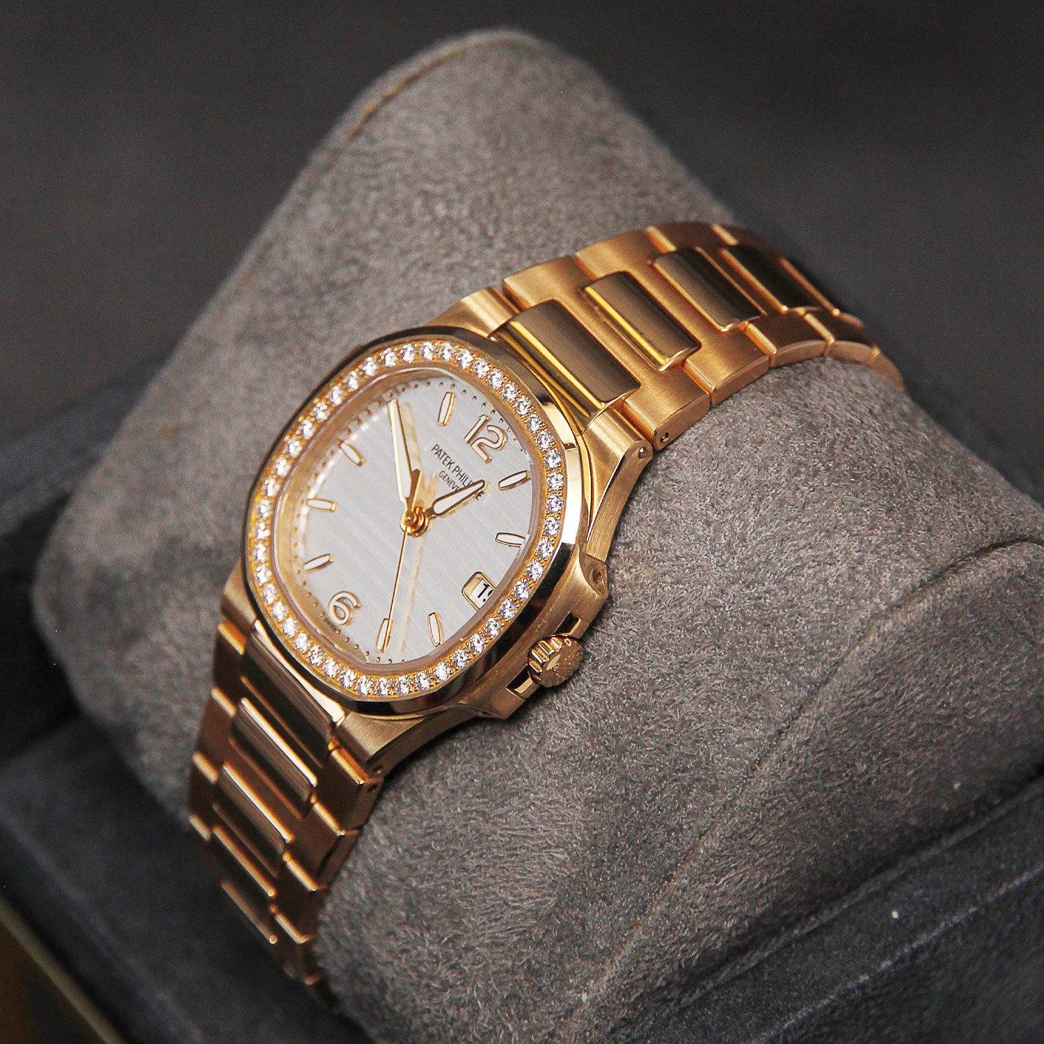 Nautilus 32 RG Quartz Silver Dial Diamond Bezel 7010/1R-011