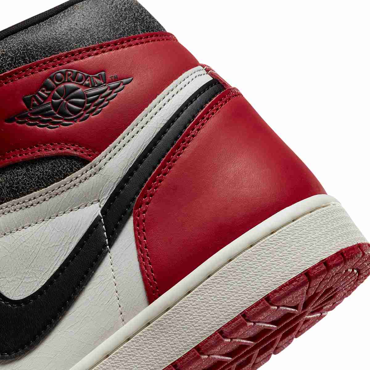 Air Jordan 1 High OG Chicago Lost and Found