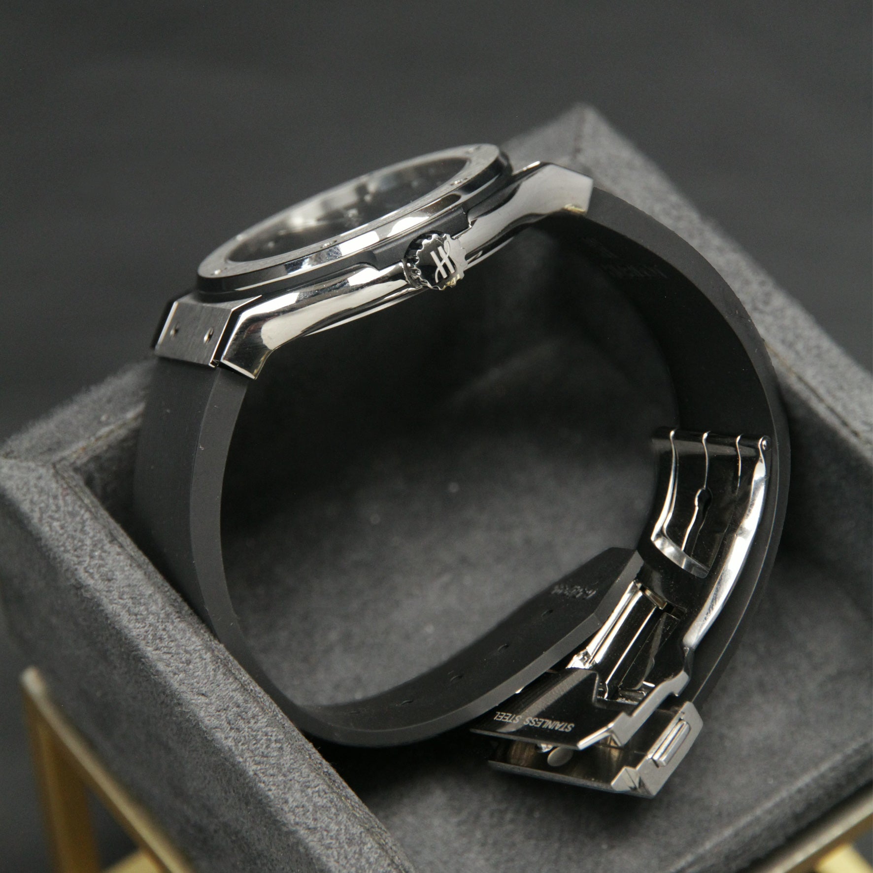 Hublot 42 Classic Fusion Titanium Black 542.NX.1171.RX