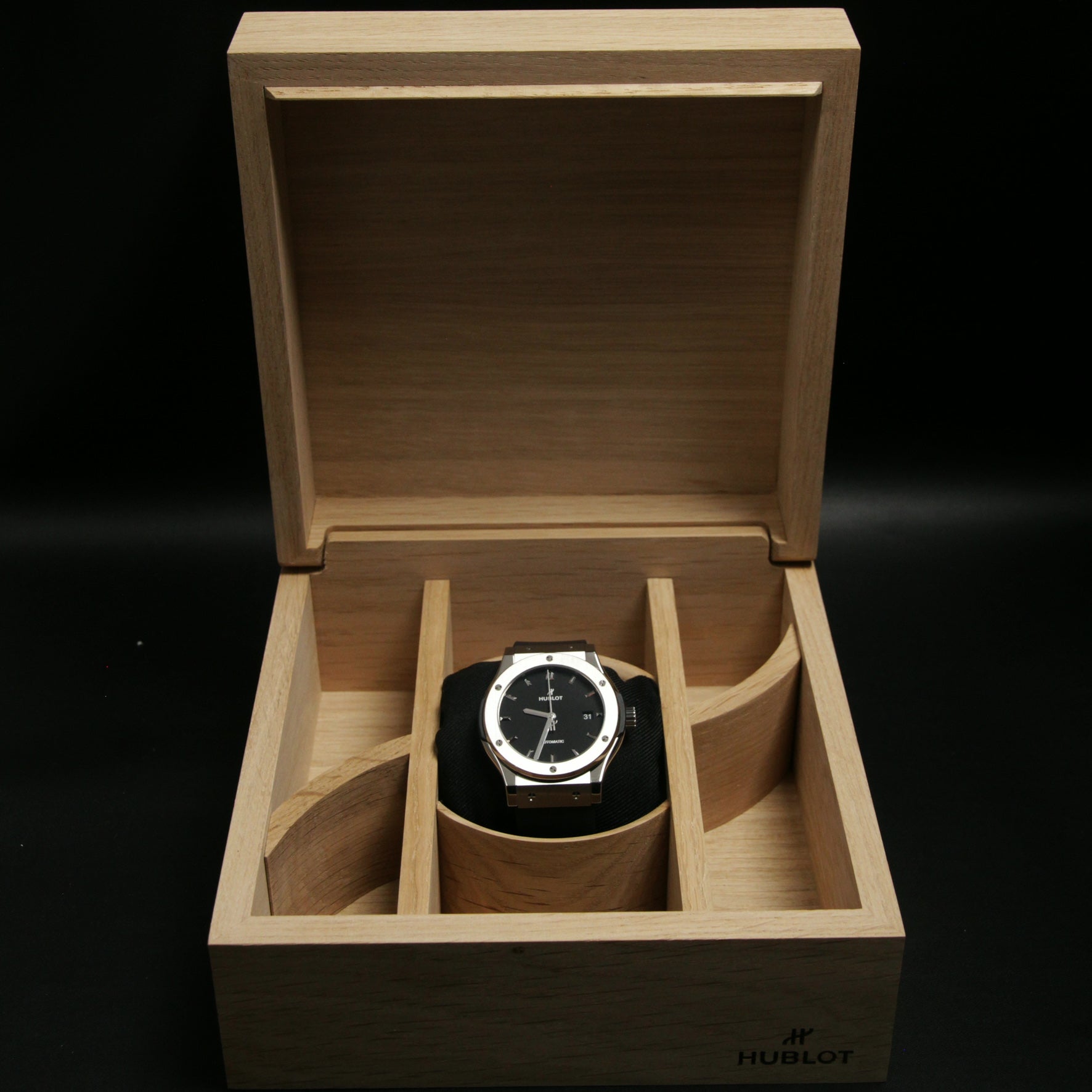 Hublot 42 Classic Fusion Titanium Black 542.NX.1171.RX