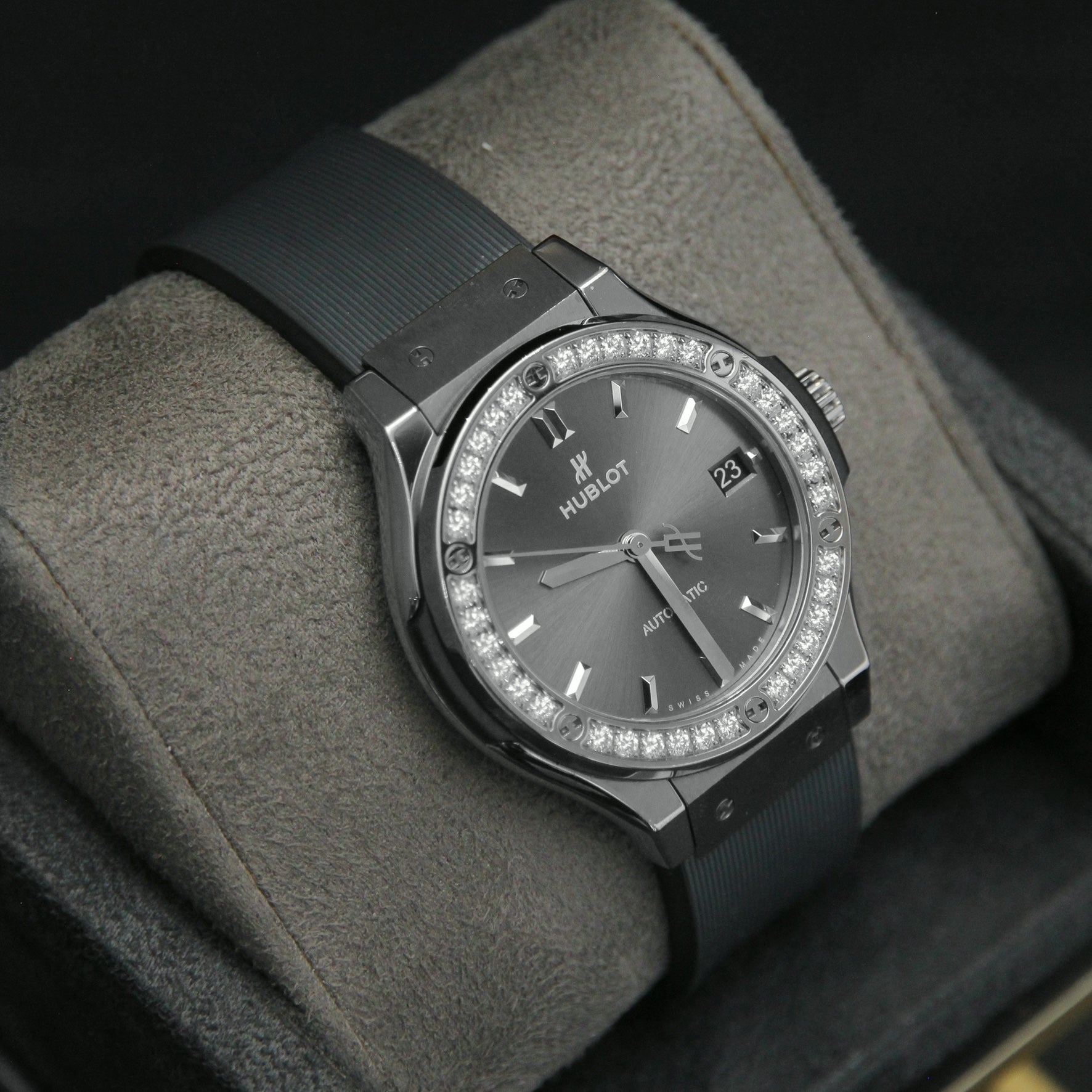 Hublot 38 Classic Fusion Racing Grey Titanium Diamond Bezel 565.NX.7071.RX.1204