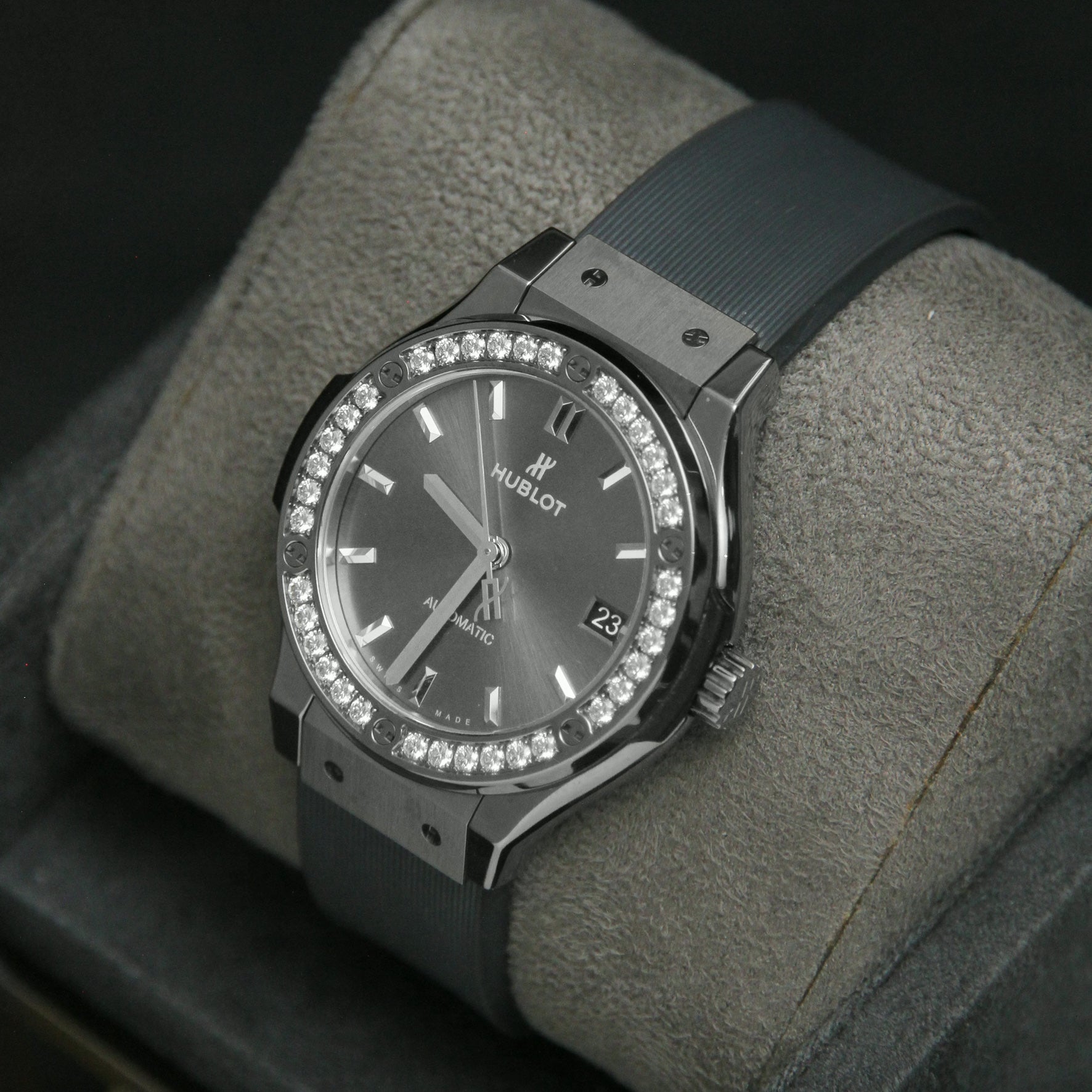Hublot 38 Classic Fusion Racing Grey Titanium Diamond Bezel 565.NX.7071.RX.1204