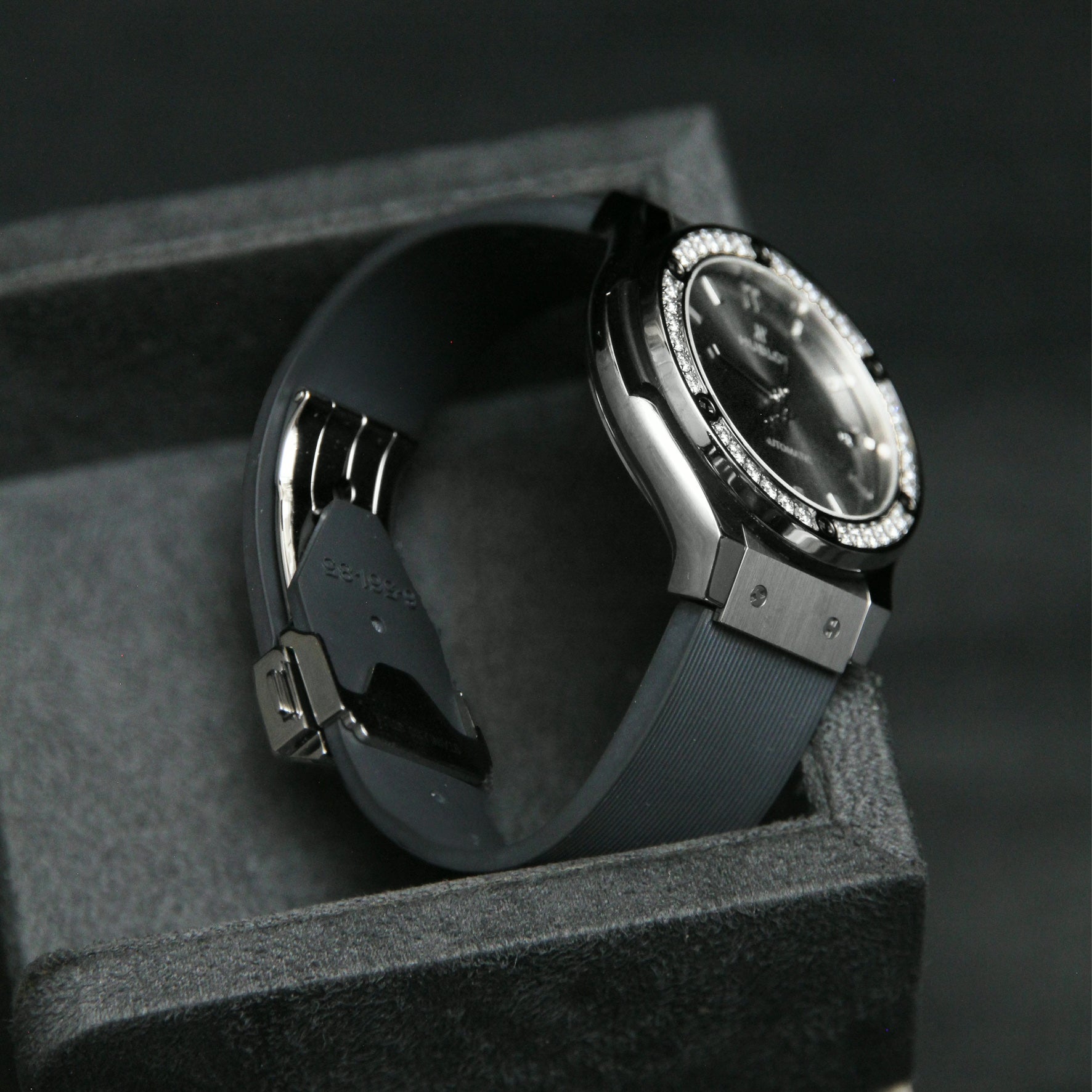 Hublot 38 Classic Fusion Racing Grey Titanium Diamond Bezel 565.NX.7071.RX.1204