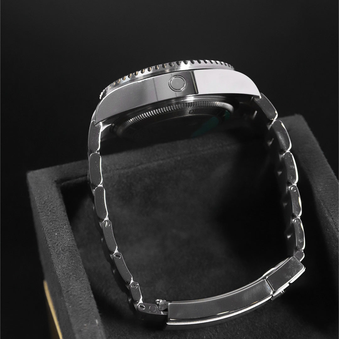 Sea Dweller 44 Black Dial 126660