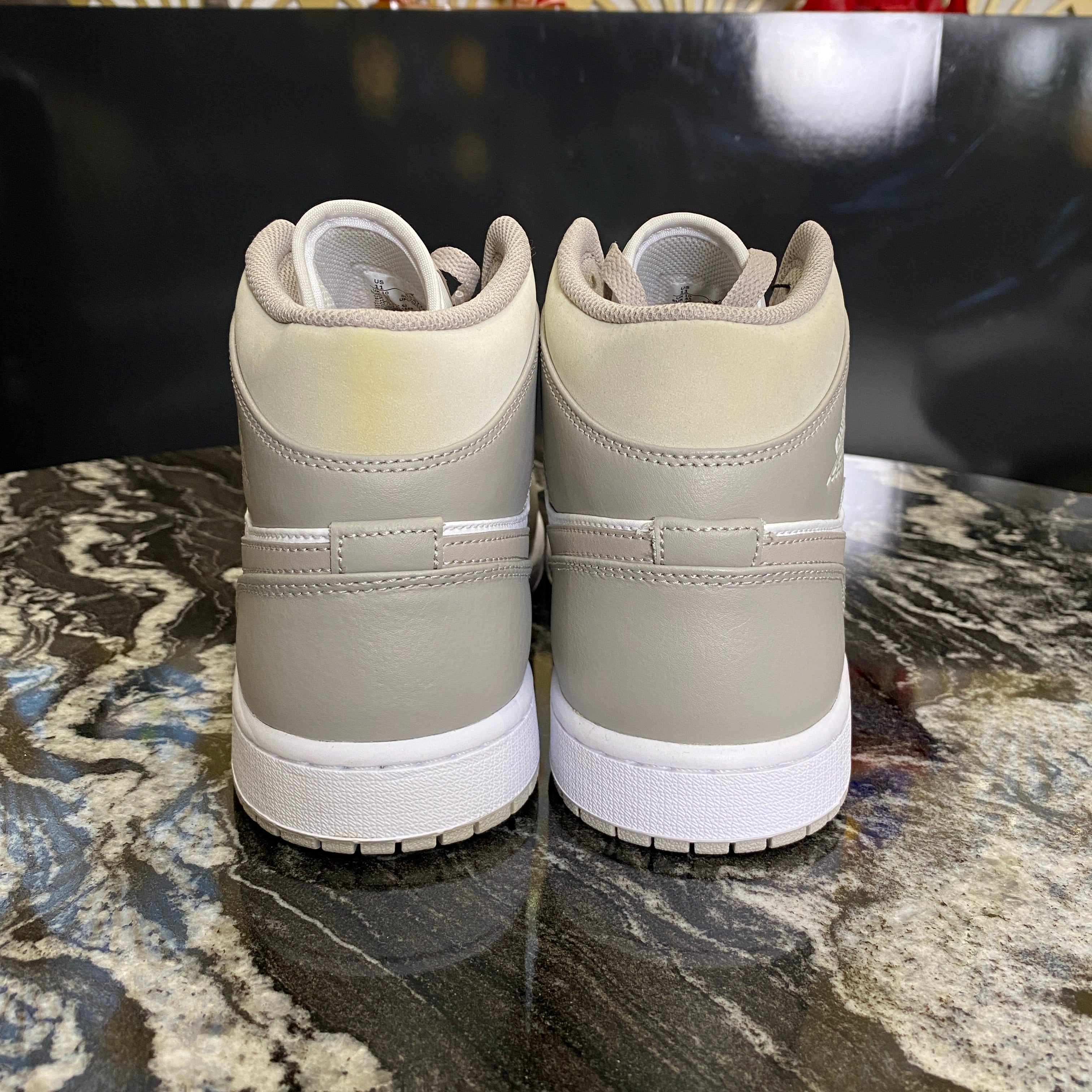 Air Jordan 1 Mid Linen